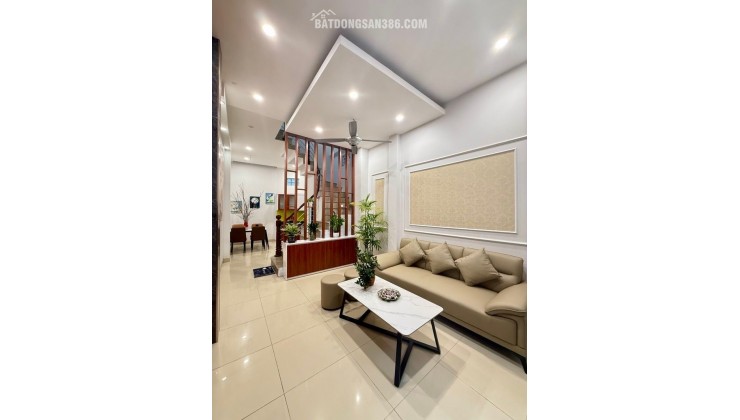 Bán nhà Định Công Hạ, Hoàng Mai, lô góc 3 thoáng, gần ô tô, 35m2, 7.9 tỷ