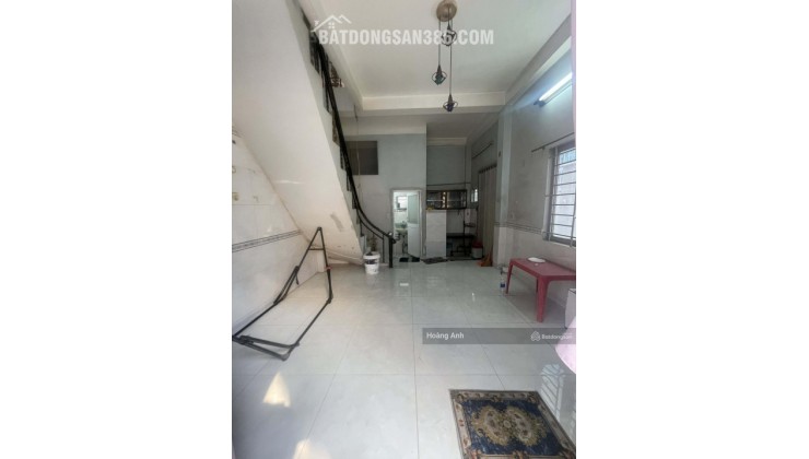 Chính chủ bán nhà 2 tầng ở đường  Dương Quảng Hàm, hẻm thông, 3 phòng ngủ giá chỉ 4 tỷ còn bớt cho khách thiện chí.