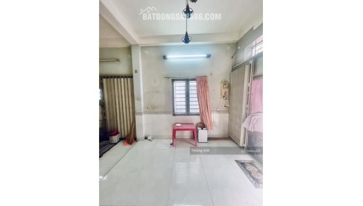 Chính chủ bán nhà 2 tầng ở đường  Dương Quảng Hàm, hẻm thông, 3 phòng ngủ giá chỉ 4 tỷ còn bớt cho khách thiện chí.