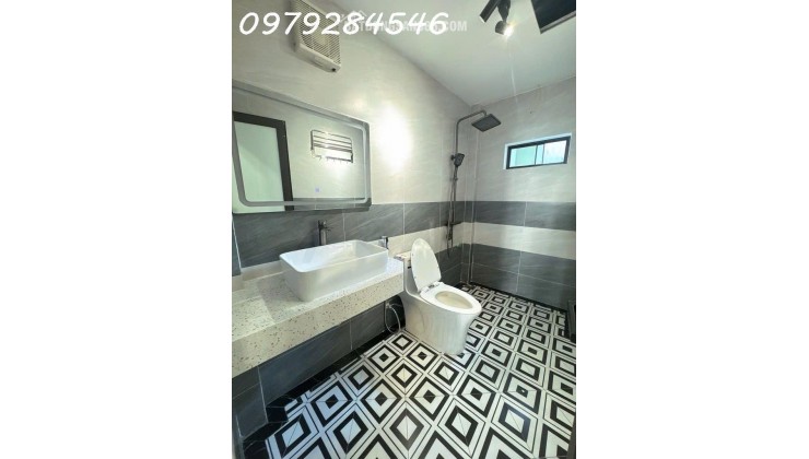 Bán nhà trung tâm Nguyễn Văn Linh - Long Biên