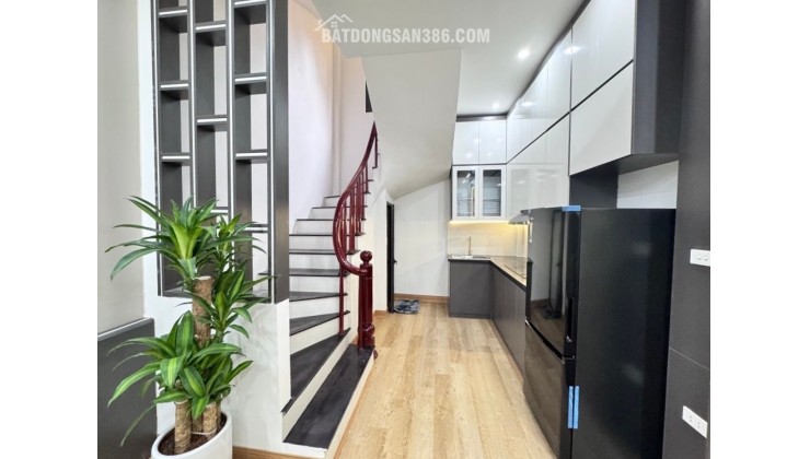 Bán nhà Kim Giang, Hoàng Mai, gần phố, full nội thất, 32m2, 8.6 tỷ(CTL)