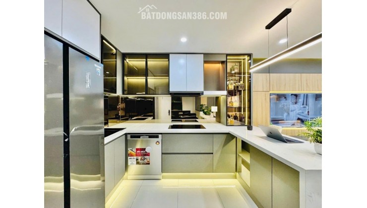 HÀNG HIẾM-Mặt Tiền NGÔ QUYỀN Trung Tâm Quận 5 (4.2x20.2) 5 Tầng-CHỈ 32 TỶ