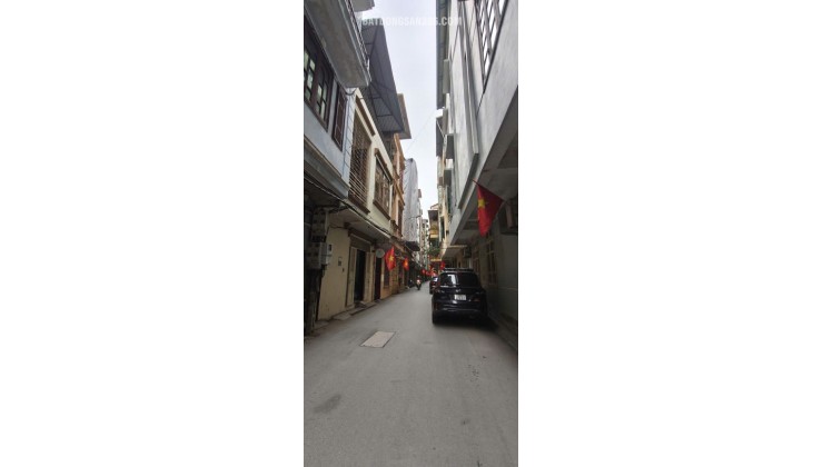 NHÀ PHÂN LÔ HỌC VIỆN BÁO CHÍ XUÂN THỦY, NGÕ Ô TÔ TRÁNH, LÔ GÓC, NHÀ DÂN XÂY 50M2, 5T, MT 5.6M - 23 TỶ HƠN