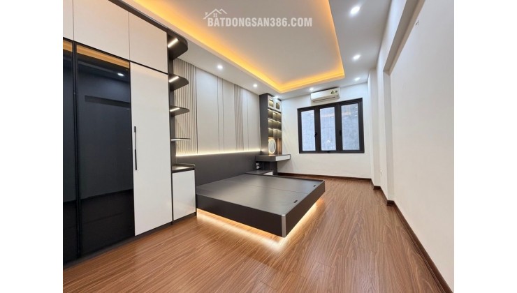 Bán nhà Kim Giang, Hoàng Mai, gần phố, full nội thất, 32m2, 8.6 tỷ(CTL)