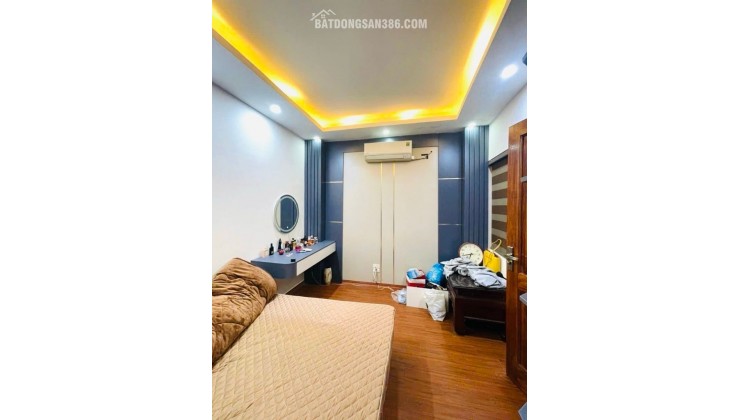 Bán nhà Kim Giang, Hoàng Mai, gần ô tô, sổ nở hậu, 37m2, 10.8 tỷ(CTL)