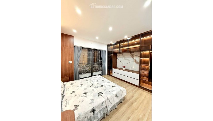 Bán nhà Vương Thừa Vũ, 5T thang Máy, Ô tô, Nở hậu, 44m2, 12.9 tỷ