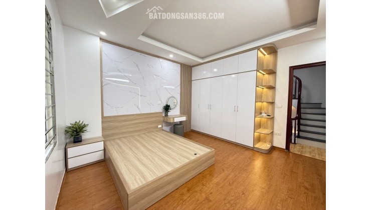 Bán nhà Đại Từ, Hoàng Mai, Ô tô, Lô góc, full nội thất, DTSD 36m2 x 5 tầng, 8.3 tỷ