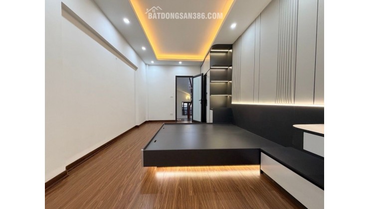 Bán nhà Kim Giang, Hoàng Mai, gần phố, full nội thất, 32m2, 8.6 tỷ(CTL)