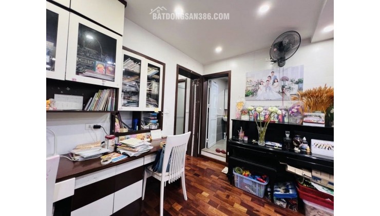 Bá.n Tập thể phố 8/3 diện tích sử dụng 70m 2 ngủ