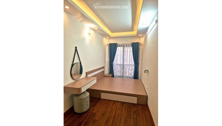 Bán nhà Tôn Thất Tùng, Đống Đa, xây  mới full nội thất, gần ô tô, 32m2, 7.15 tỷ