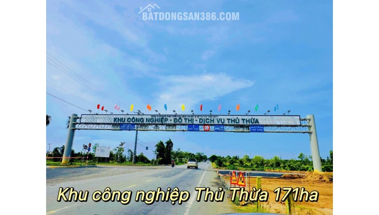 Long 0931895958 biệt thự mặt tiền DT818, 3 lầu mới 100%, chỉ 3,4 tỷ ngay trạm dừng chân Châu Thành