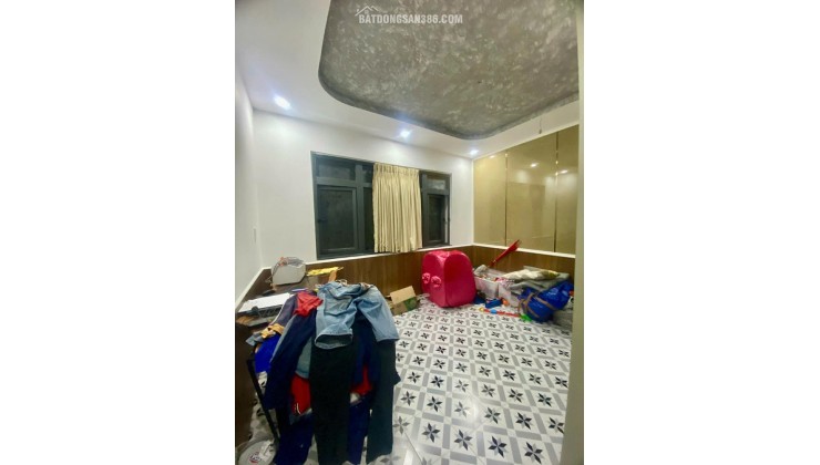 BÁN NHÀ 4 TẦNG GẦN CHỢ, GẦN BẾN XE BUÝT HIỆP THÀNH, QUẬN 12