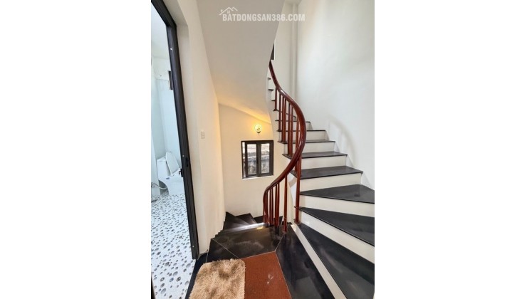 Bán nhà Kim Giang, Hoàng Mai, gần phố, full nội thất, 32m2, 8.6 tỷ(CTL)