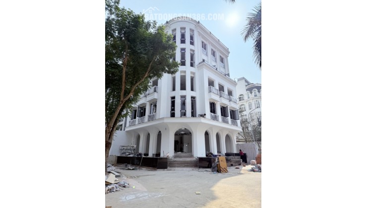 Bán nhà Mặt phố Phạm Văn Đồng - 200m MT 10m Lô góc Vỉa hè Nhà mới Thang Máy KDVP gần KĐT Starlake