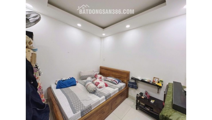 NHÀ PHÚ NHUẬN - ĐƯỜNG NGUYỄN KIỆM - 3 TẦNG BTCT - 4PN - GIÁ 3.75 TỶ