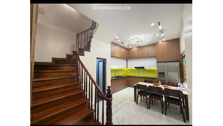 PHỐ TRƯỜNG CHINH , Ở Ngay, gần phố 43m, ,6T, Giá chỉ 9,5 tỷ 
 CHỦ HẠ GIÁ 500 TRIỆU  – cơ hội cực tốt cho nhà đầu tư.