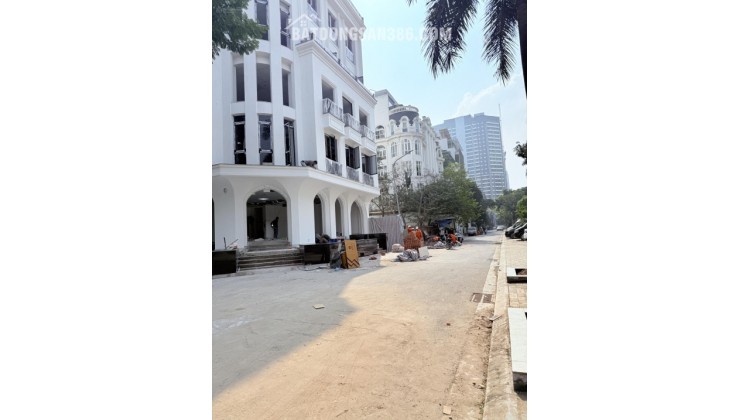 Bán nhà Mặt phố Phạm Văn Đồng - 200m MT 10m Lô góc Vỉa hè Nhà mới Thang Máy KDVP gần KĐT Starlake