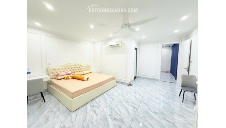 Bán nhà phố Hoàng Quốc Việt - 121m 5 Tầng Lô Góc Hai mặt tiền Ô tô Vỉa hè an sinh kết hợp văn phòng