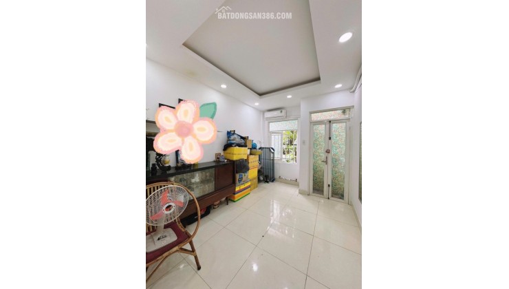 NHÀ PHÚ NHUẬN - ĐƯỜNG NGUYỄN KIỆM - 3 TẦNG BTCT - 4PN - GIÁ 3.75 TỶ