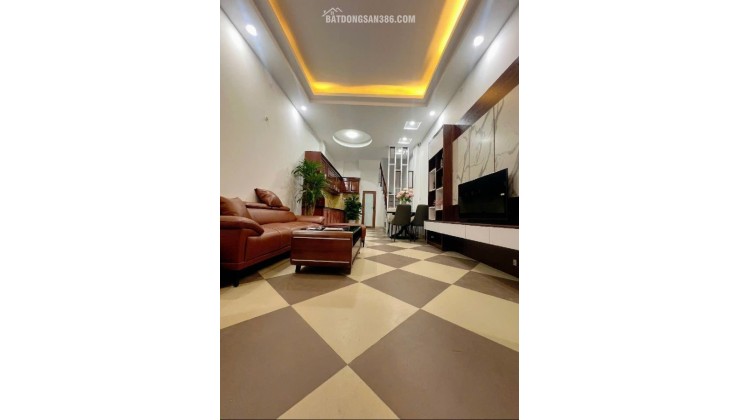 NHÀ MỚI PHỐ Văn Chương
36M – 5 TẦNG – GIÁ 8.8 TỶ A/C Không nghe nhầm đâu