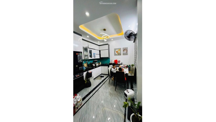 Bán nhà riêng phố Khương Trung 40m, nhà 4 tầng giá 10 tỷ sổ vuông đẹp