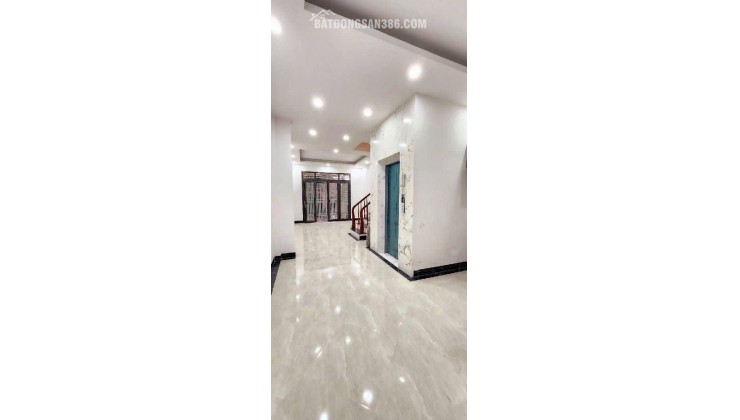  Nhà 5 tầng có thang máy, vị trí đẹp Trương Định,Thang máy chạy vù vù,sổ đỏ