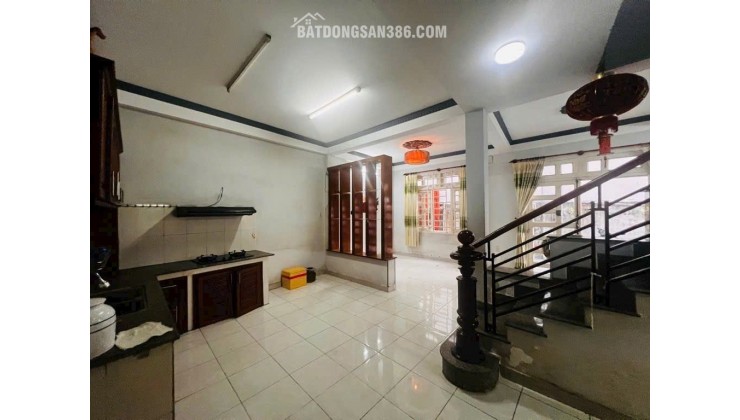 NHÀ 3 LẦU - Ô TÔ ĐÕ CỬA - NGAY KHA VẠN CÂN - F LIINH TRUNG