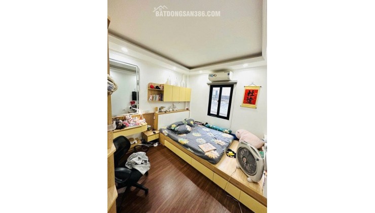 NHÀ ĐẸP Ở NGAY-30M RA MẶT PHỐ-NGÕ THÔNG-2 THOÁNG TRƯỚC SAU.