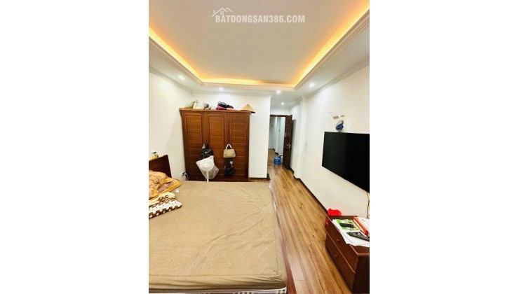 NHÀ ĐẸP Ở NGAY-30M RA MẶT PHỐ-NGÕ THÔNG-2 THOÁNG TRƯỚC SAU.