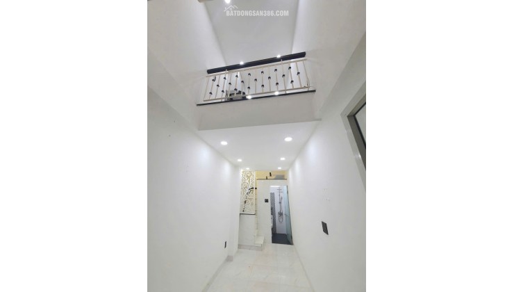 Bán nhà hẻm Q10, Ngô Quyền, 15m2, 4T, 2PN, SHR - 3.65 tỷ