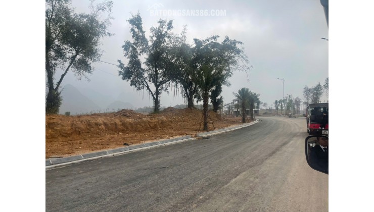 30 phút tới Chùa Hương – 1 giờ tới Tràng An – 50 phút về Hà Nội.