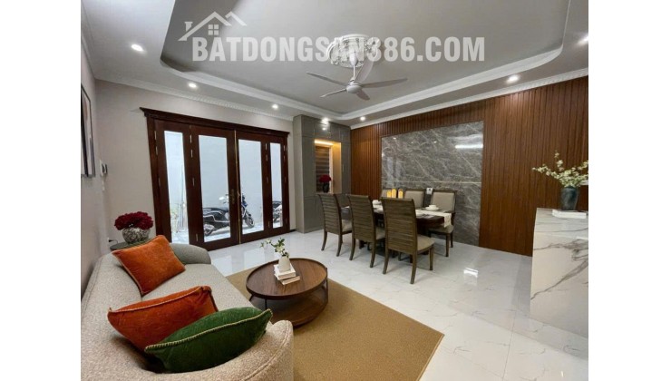 Bán nhà Ngọc Trì 35m 5 tầng MT5.6m thang máy lô góc hơn 9 tỷ