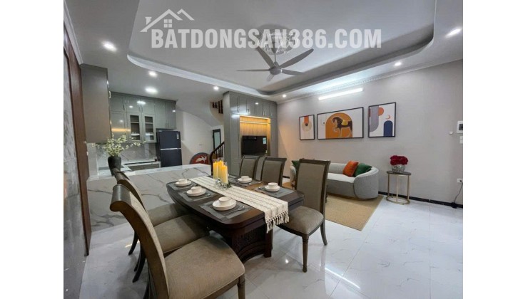 Bán nhà Ngọc Trì 35m 5 tầng MT5.6m thang máy lô góc hơn 9 tỷ