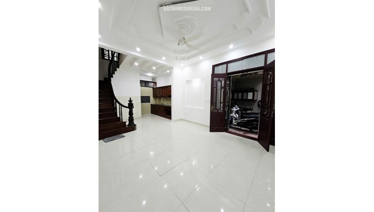 Bán nhà ngõ 79 ĐỒNG CỔ, DT 40m2, 4 tầng, MT 4m, SĐCC, nhà mới Giá 8.9 tỷ