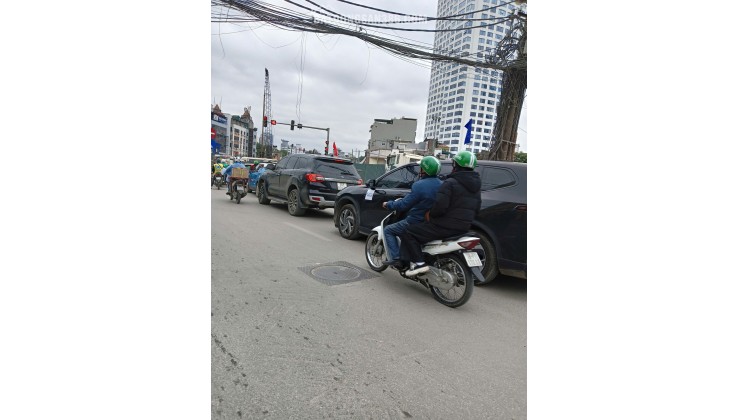 HÀNG HIẾM – MẶT ĐƯỜNG ĐÊ LA THÀNH – BA ĐÌNH

.