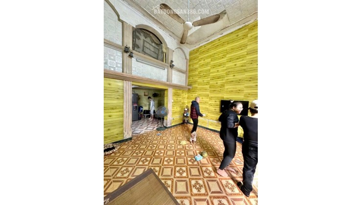 Nhà mặt ngõ ba gác đỗ cửa, thẳng tắp ra phố