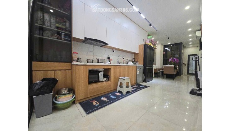 Nhà căn góc mặt ngõ ôto đỗ cửa, thang máy, tặng full đồ