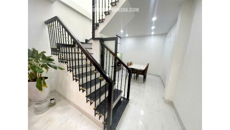 Nhà xây mới chỉ 2x, oto đỗ cửa