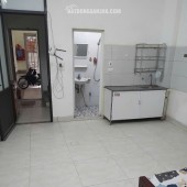 Phòng khép kín 25m2 giá 3.8tr ngay ngõ 43 Trung Kính