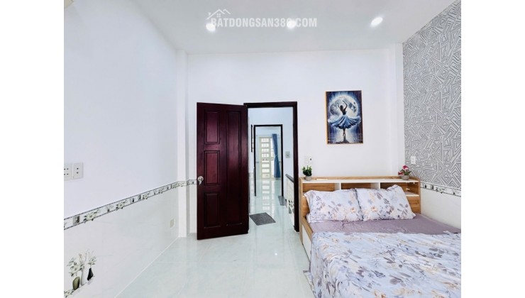 Bán nhà lô góc hai mặt tiền HXH Nguyễn Duy Cung ngang 4m gần Emart Phan Huy Ích nhỉnh 3tỷ.