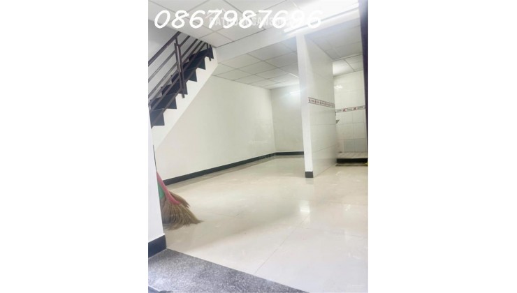 Căn nhà tập thể 74B Quang Trung, hẻm 2,4m * Cách biển Trần Phú: 450m. Giá: 2,150 tỷ