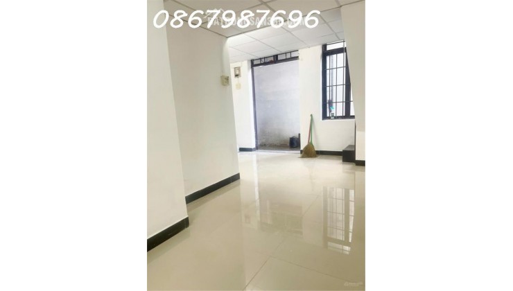 Căn nhà tập thể 74B Quang Trung, hẻm 2,4m * Cách biển Trần Phú: 450m. Giá: 2,150 tỷ