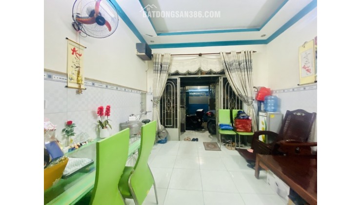 NHÀ BÁN TÂN ĐÔNG HƯNG THUẬN Q12-SÁT SONG HÀNG.
KẾ BÊN QUẬN TÂN BÌNH NHÀ GA T3-NGUYỄN VĂN QUÁ.CHỈ VÀI PHÚT DI CHUYỂN XE MÁY.