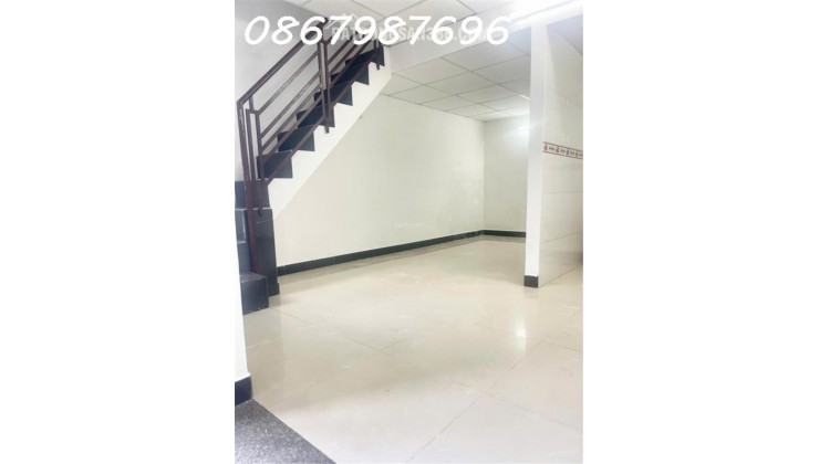 Căn nhà tập thể 74B Quang Trung, hẻm 2,4m * Cách biển Trần Phú: 450m. Giá: 2,150 tỷ