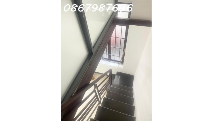 Căn nhà tập thể 74B Quang Trung, hẻm 2,4m * Cách biển Trần Phú: 450m. Giá: 2,150 tỷ