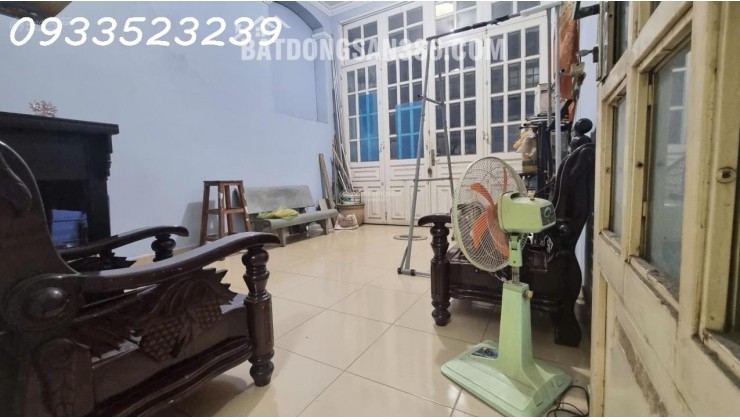 Giảm sâu - nhà 4 tầng 65.2m2 ngay chợ đêm Hạnh Thông Tây đường 8m, vỉa hè 4m kinh doanh chỉ 9,99 tỷ