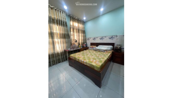 NHÀ BÁN THUẬN QUẬN 12 - GIÁP SONG HÀNH, TRƯỜNG CHINH.
QUA TÂN BÌNH CHỈ VÀI PHÚT NHÀ 4 TẦNG BTCT VÀO Ở NGAY.