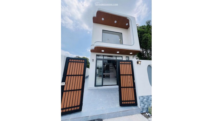 Cần bán gấp căn nhà mặt tiền đường huyện Cần Đước- Long An