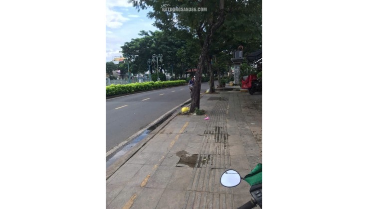 NHÀ 1 TRỆT 2 LẦU BÊ TÔNG CỐT THÉP. MẶT TIỀN LÒ GỐM GIÁ 6TỶ TL. LH:0933279273. 0908279273