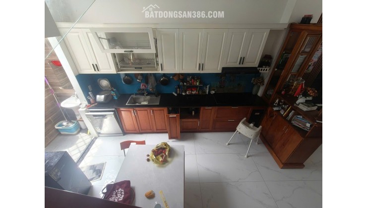 BÁN NHÀ 3 TẦNG LIÊN PHƯỜNG PHÚ HỮU QUẬN 9 - 50M2 - XE HƠI VÀO NHÀ - CẬN CAO TỐC